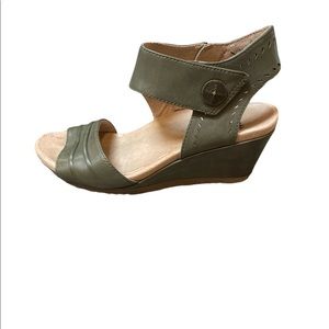 Earth Attalea Barbados Sandals Forest green